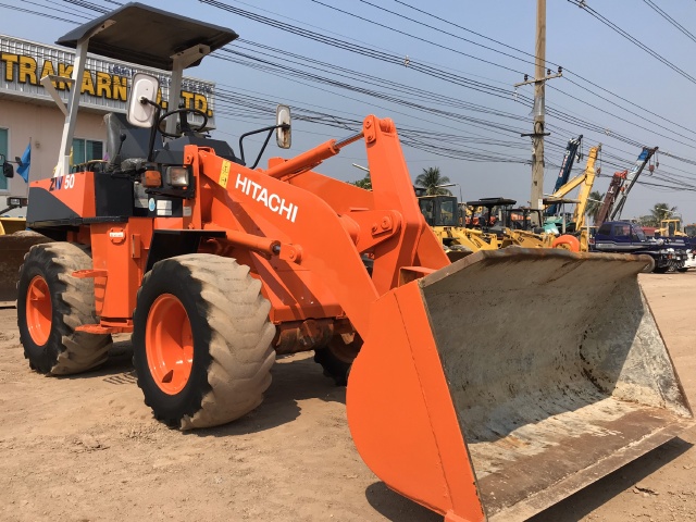 ขายรถตักล้อยาง HITACHI LX30 (เทียบเท่า WA50) นำเข้าจากญี่ปุ่น สภาพสวยพร้อมใช้ มีVDOการทำงานครับ