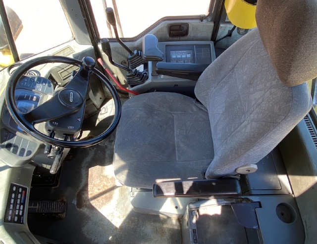 ขายรถตักล้อยาง KOMATSU WA300-3 นำเข้าจากญี่ปุ่น สภาพสวยพร้อมใช้ มีVDOการทำงานครับ ขายรถตักล้อยาง KOMATSU WA300-3 นำเข้าจากญี่ปุ่น สภาพสวยพร้อมใช้ มีVDOการทำงานครับ