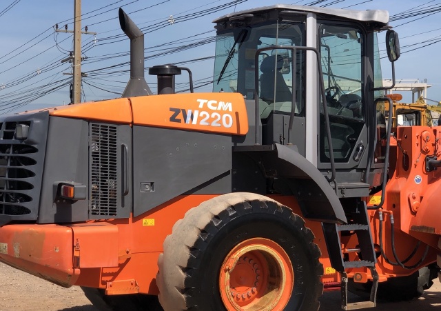 ขายรถตักล้อยาง HITACHI ZW220 นำเข้าจากญี่ปุ่น สภาพสวยพร้อมใช้ มีVDOการทำงานครับ