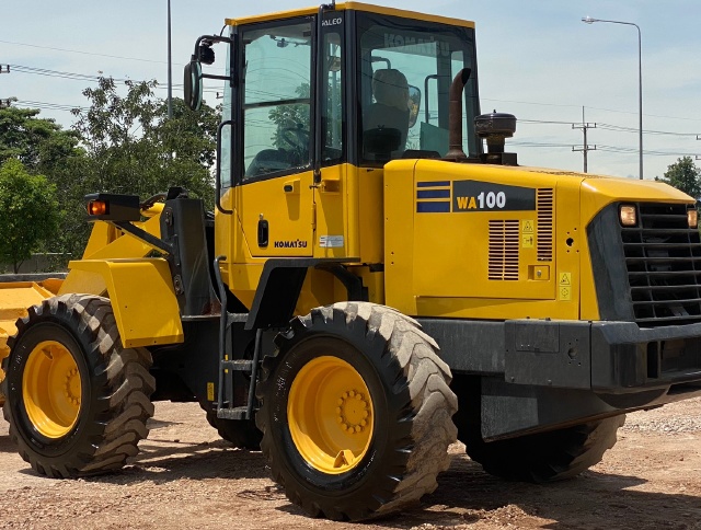 ขายรถตักล้อยาง KOMATSU WA100-5 นำเข้าจากญี่ปุ่น สภาพสวยพร้อมใช้ มีVDOการทำงานครับ