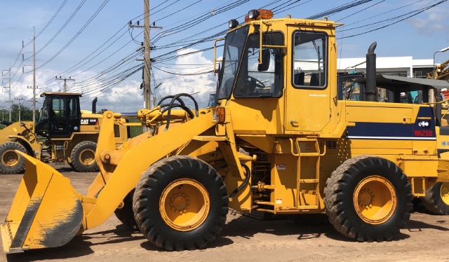 ขายรถตักล้อยาง KOMATSU WA200-1 นำเข้าจากญี่ปุ่น สภาพสวยพร้อมใช้ มีVDOการทำงานครับ