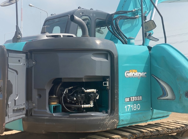 ขายรถขุด KOBELCO SK135SR-2 YY06 ปี 2011 นำเข้าจากญี่ปุ่น สภาพสวยพร้อมใช้ มีVDOการทำงานครับ