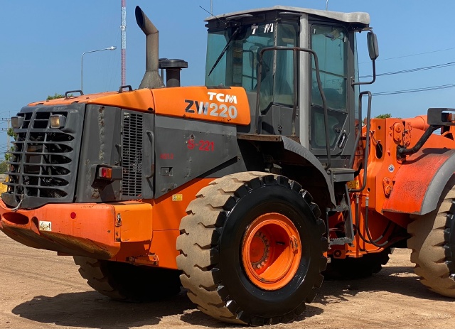 ขายรถตักล้อยาง HITACHI ZW220 นำเข้าจากญี่ปุ่น พร้อมใช้ มีVDOการทำงานครับ