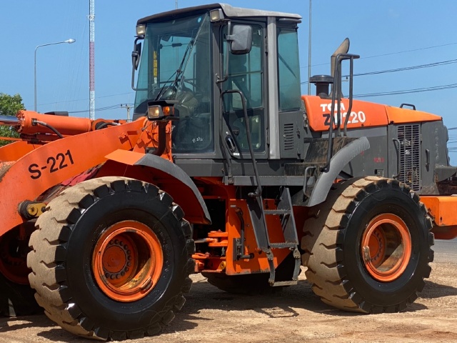 ขายรถตักล้อยาง HITACHI ZW220 นำเข้าจากญี่ปุ่น พร้อมใช้ มีVDOการทำงานครับ