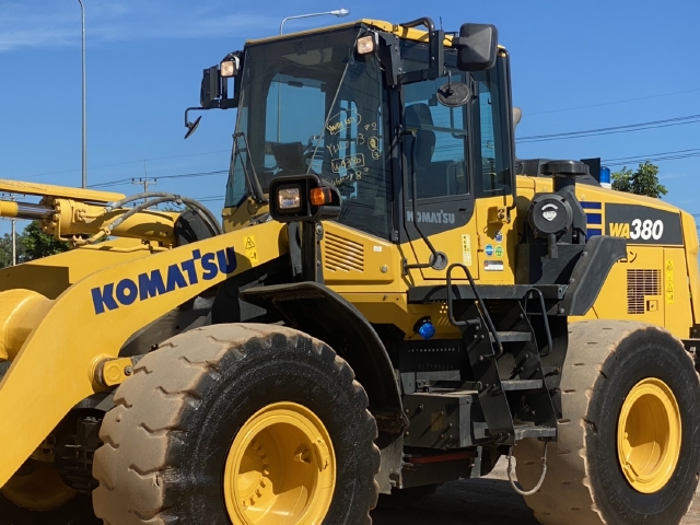 ขายรถตักล้อยาง KOMATSU WA380-8 ปี 2017 นำเข้าจากญี่ปุ่น สภาพสวยพร้อมใช้ มีVDOการทำงานครับ