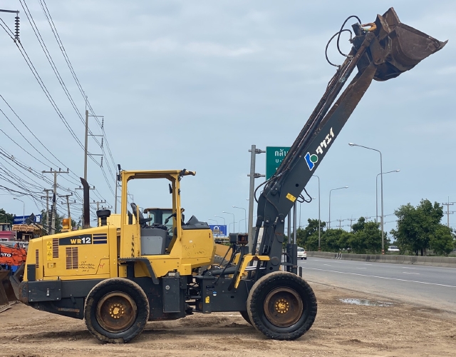 ขายรถตักล้อยาง KOMATSU WR12-6 (เทียบเท่า WA100-6) ปี 2014 นำเข้าจากญี่ปุ่น สภาพสวยพร้อมใช้ มีVDOการท