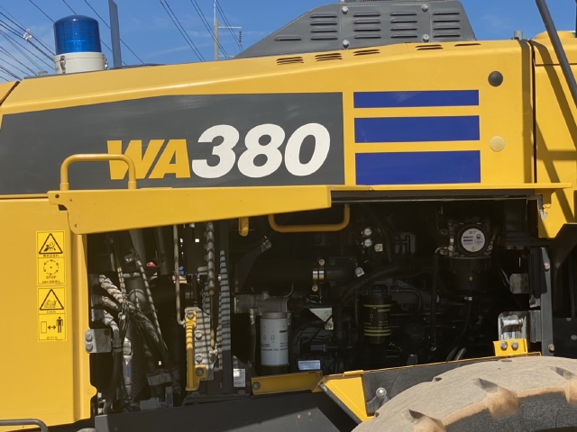 ขายรถตักล้อยาง KOMATSU WA380-8 ปี 2017 นำเข้าจากญี่ปุ่น สภาพสวยพร้อมใช้ มีVDOการทำงานครับ
