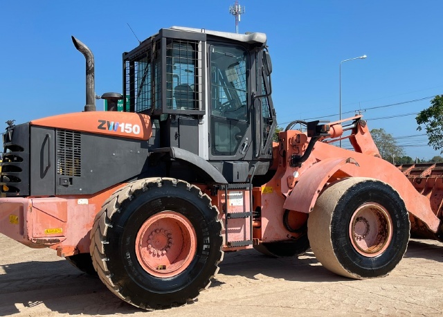 ขายรถตักล้อยาง HITACHI ZW150 นำเข้าจากญี่ปุ่น พร้อมใช้ มีVDOการทำงานครับ