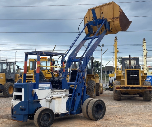 ขายรถตักล้อยาง KOMATSU SD25-3 นำเข้าจากญี่ปุ่น สภาพสวยพร้อมใช้ มีVDOการทำงานครับ