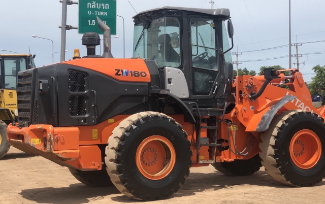 ขายรถตักล้อยาง HITACHI ZW180-5B (เทียบเท่า WA320-7) ปี 2015 นำเข้าจากญี่ปุ่น สภาพสวยพร้อมใช้ มีVDOกา
