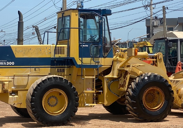 ขายรถตักล้อยาง KOMATSU WA300-1 นำเข้าจากญี่ปุ่น พร้อมใช้ มีVDOการทำงานครับ