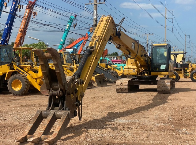 ขายรถขุด CAT 320D ปี 2010 หัวคีบไม้ นำเข้าจากญี่ปุ่น พร้อมใช้ มีVDOการทำงานครับ