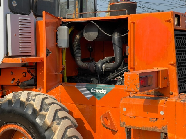ขายรถตักล้อยาง HITACHI LX100-2C เทียบเท่า WA200-3 นำเข้าจากญี่ปุ่น พร้อมใช้ มีVDOการทำงานครับ