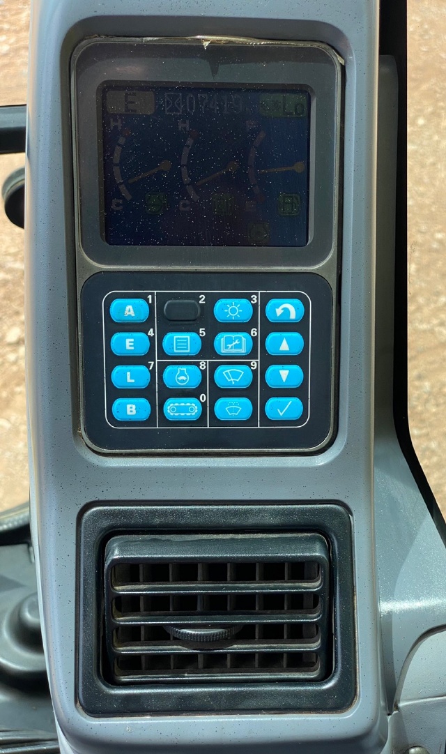 ขายรถขุด KOMATSU PC200LC-7 อาร์มยาวพิเศษ 15 เมตร นำเข้าจากญี่ปุ่น สภาพสวยพร้อมใช้ มีVDOการทำงานครับ