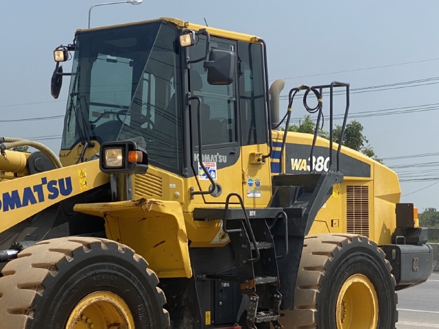ขายรถตักล้อยาง KOMATSU WA380-7 ปี 2015 นำเข้าจากญี่ปุ่น สภาพสวยพร้อมใช้มีVDOการทำงานครับ