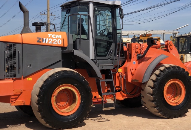ขายรถตักล้อยาง HITACHI ZW220 นำเข้าจากญี่ปุ่น สภาพสวยพร้อมใช้ มีVDOการทำงานครับ