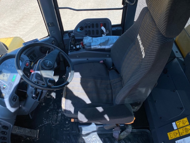 ขายรถตักล้อยาง KOMATSU WA380-6 นำเข้าจากญี่ปุ่น พร้อมใช้ มีVDOการทำงานครับ