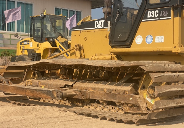 ขายรถดันดิน CAT D3C ปี 2002 นำเข้าจากญี่ปุ่น สภาพพร้อมใช้ มีVDOการทำงานครับ