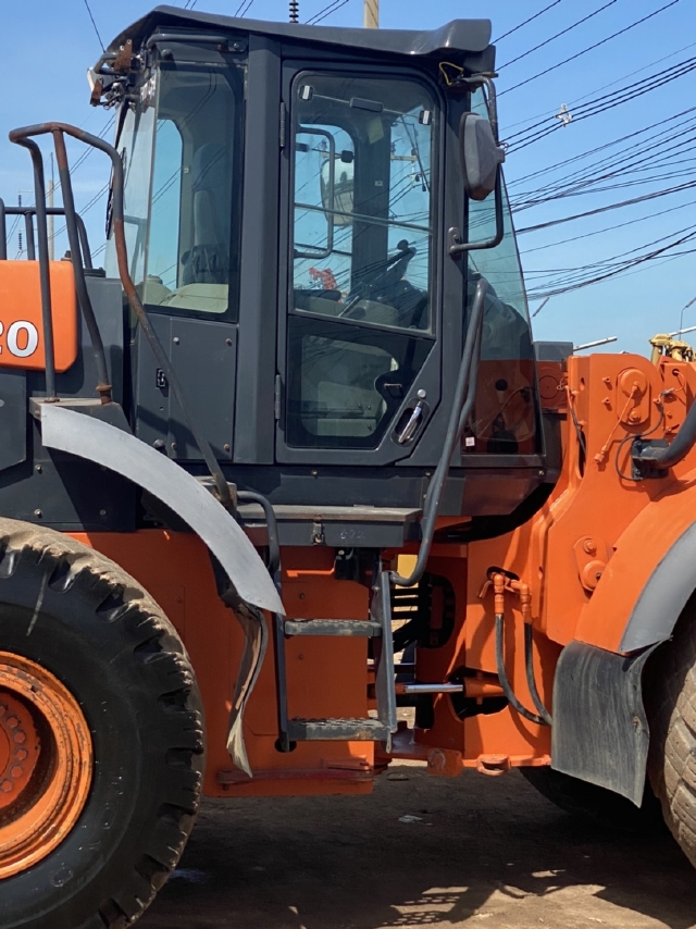 ขายรถตักล้อยาง HITACHI ZW220 นำเข้าจากญี่ปุ่น สภาพสวยพร้อมใช้