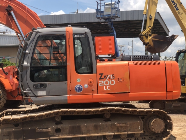 ขายรถขุด HITACHI ZX200LC แม่เหล็ก นำเข้าจากญี่ปุ่น สภาพสวยพร้อมใช้ มีVDOการทำงานครับ