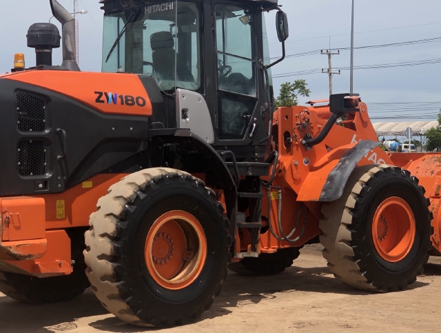 ขายรถตักล้อยาง HITACHI ZW180-5B (เทียบเท่า WA320-7) ปี 2015 นำเข้าจากญี่ปุ่น สภาพสวยพร้อมใช้ มีVDOกา