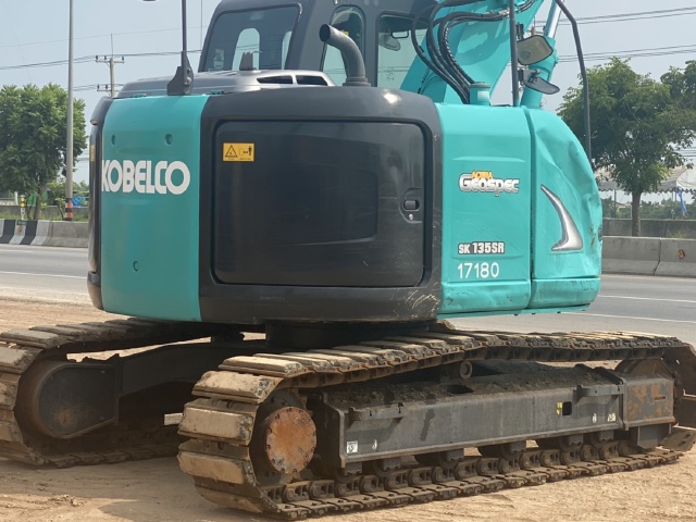 ขายรถขุด KOBELCO SK135SR-2 YY06 ปี 2011 นำเข้าจากญี่ปุ่น สภาพสวยพร้อมใช้ มีVDOการทำงานครับ