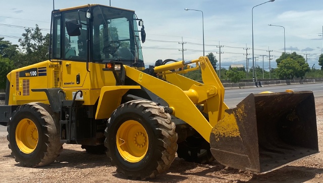 ขายรถตักล้อยาง KOMATSU WA100-5 นำเข้าจากญี่ปุ่น สภาพสวยพร้อมใช้ มีVDOการทำงานครับ