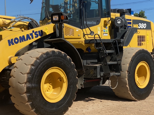 ขายรถตักล้อยาง KOMATSU WA380-8 ปี 2017 นำเข้าจากญี่ปุ่น สภาพสวยพร้อมใช้ มีVDOการทำงานครับ