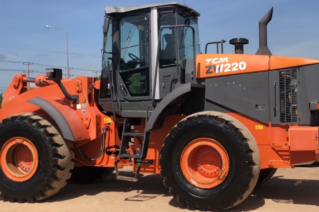 ขายรถตักล้อยาง HITACHI ZW220 นำเข้าจากญี่ปุ่น สภาพสวยพร้อมใช้ มีVDOการทำงานครับ