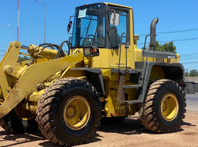 ขายรถตักล้อยาง KOMATSU WA300-3 นำเข้าจากญี่ปุ่น สภาพสวยพร้อมใช้ มีVDOการทำงานครับ ขายรถตักล้อยาง KOMATSU WA300-3 นำเข้าจากญี่ปุ่น สภาพสวยพร้อมใช้ มีVDOการทำงานครับ
