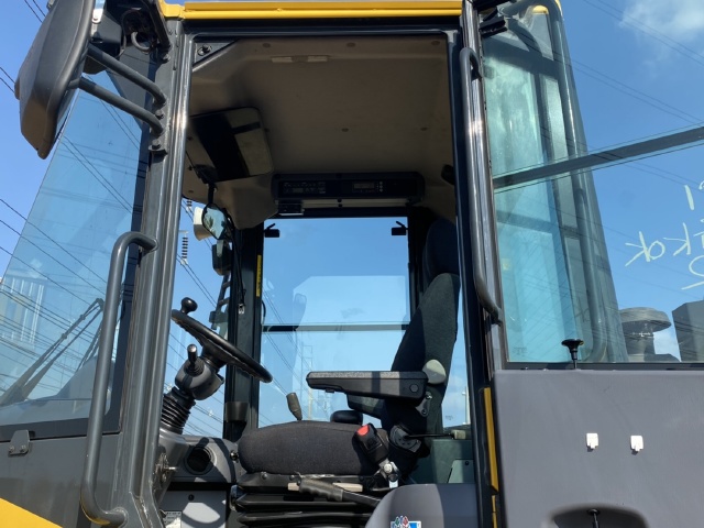 ขายรถตักล้อยาง KOMATSU WA100-7 ปี 2016 นำเข้าเองจากญี่ปุ่น สภาพสวยพร้อมใช้ มีVDOการทำงานครับ