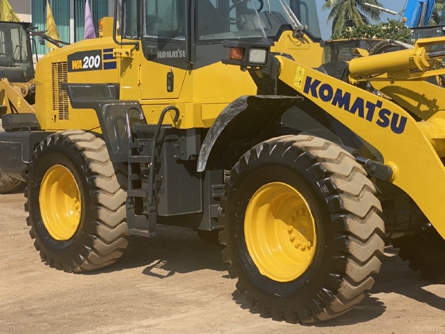 ขายรถตักล้อยาง KOMATSU WA200-7 ปี 2014 นำเข้าจากญี่ปุ่น สภาพสวยพร้อมใช้ มีVDOการทำงานครับ