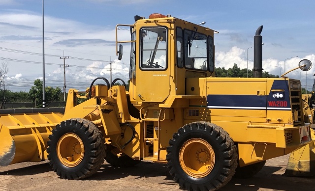 ขายรถตักล้อยาง KOMATSU WA200-1 นำเข้าจากญี่ปุ่น สภาพสวยพร้อมใช้ มีVDOการทำงานครับ ขายรถตักล้อยาง KOMATSU WA200-1 นำเข้าจากญี่ปุ่น สภาพสวยพร้อมใช้ มีVDOการทำงานครับ