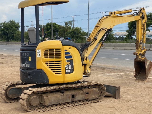 ขายรถขุด KOMATSU PC30MR-2 นำเข้าจากญี่ปุ่น สภาพสวยพร้อมใช้ มีVDOการทำงานครับ ขายรถขุด KOMATSU PC30MR-2 นำเข้าจากญี่ปุ่น สภาพสวยพร้อมใช้ มีVDOการทำงานครับ