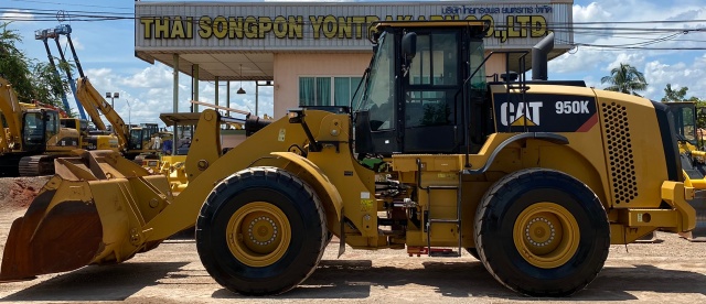 ขายรถตักล้อยาง CAT 950K ปี 2016 นำเข้าจากญี่ปุ่น สภาพสวยพร้อมใช้ มีVDOการทำงานครับ