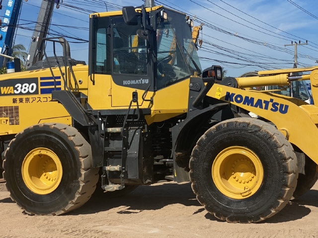 ขายรถตักล้อยาง KOMATSU WA380-8 ปี 2017 นำเข้าจากญี่ปุ่น สภาพสวยพร้อมใช้ มีVDOการทำงานครับ