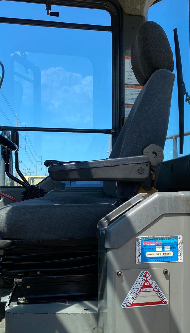 ขายรถตักล้อยาง KOMATSU WA300-3 นำเข้าจากญี่ปุ่น สภาพสวยพร้อมใช้ มีVDOการทำงานครับ ขายรถตักล้อยาง KOMATSU WA300-3 นำเข้าจากญี่ปุ่น สภาพสวยพร้อมใช้ มีVDOการทำงานครับ