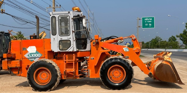 ขายรถตักล้อยาง HITACHI LX100-2C เทียบเท่า WA200-3 นำเข้าจากญี่ปุ่น พร้อมใช้ มีVDOการทำงานครับ ขายรถตักล้อยาง HITACHI LX100-2C เทียบเท่า WA200-3 นำเข้าจากญี่ปุ่น พร้อมใช้ มีVDOการทำงานครับ