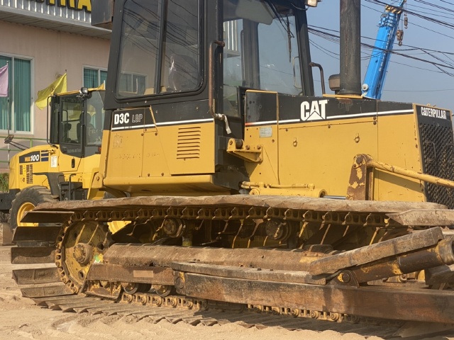 ขายรถดันดิน CAT D3C ปี 2002 นำเข้าจากญี่ปุ่น สภาพพร้อมใช้ มีVDOการทำงานครับ