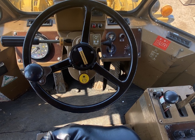 ขายรถตักล้อยาง CAT 926Z นำเข้าจากญี่ปุ่น สภาพสวยพร้อมใช้ มีVDOการทำงานครับ