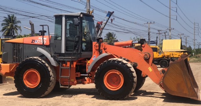 ขายรถตักล้อยาง HITACHI ZW250 (เทียบเท่า WA430-6) นำเข้าจากญี่ปุ่น สภาพสวยพร้อมใช้ มีVDOการทำงานครับ ขายรถตักล้อยาง HITACHI ZW250 (เทียบเท่า WA430-6) นำเข้าจากญี่ปุ่น สภาพสวยพร้อมใช้ มีVDOการทำงานครับ