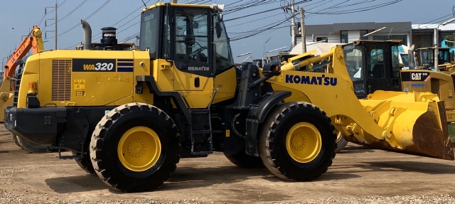 ขายรถตักล้อยาง KOMATSU WA320-7 ปี 2017 แขนยาวพิเศษ1 นำเข้าจากญี่ปุ่น สภาพสวยพร้อมใช้ มีVDOการทำงานคร ขายรถตักล้อยาง KOMATSU WA320-7 ปี 2017 แขนยาวพิเศษ1 นำเข้าจากญี่ปุ่น สภาพสวยพร้อมใช้ มีVDOการทำงานคร