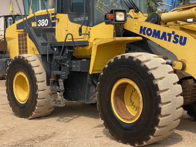 ขายรถตักล้อยาง KOMATSU WA380-7 ปี 2015 นำเข้าจากญี่ปุ่น สภาพสวยพร้อมใช้มีVDOการทำงานครับ
