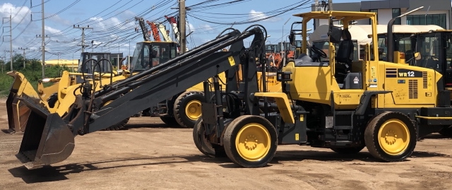 ขายรถตักล้อยาง KOMATSU WR12-6 (เทียบเท่า WA100-6) ปี 2011 นำเข้าจากญี่ปุ่น สภาพสวยพร้อมใช้ มีVDOการท ขายรถตักล้อยาง KOMATSU WR12-6 (เทียบเท่า WA100-6) ปี 2011 นำเข้าจากญี่ปุ่น สภาพสวยพร้อมใช้ มีVDOการท