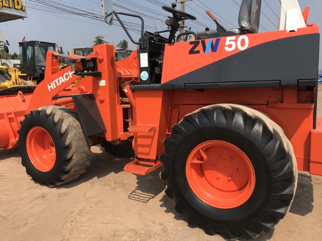 ขายรถตักล้อยาง HITACHI LX30 (เทียบเท่า WA50) นำเข้าจากญี่ปุ่น สภาพสวยพร้อมใช้ มีVDOการทำงานครับ