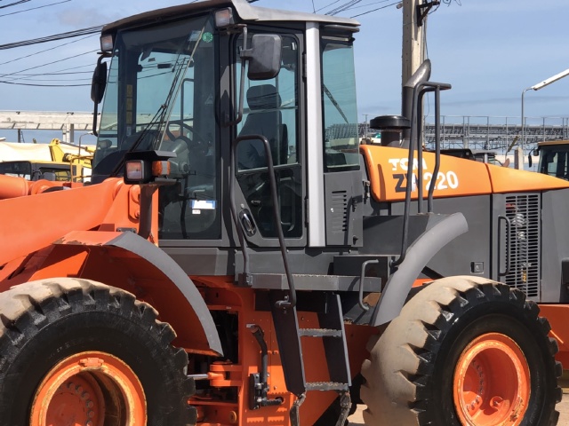 ขายรถตักล้อยาง HITACHI ZW220 นำเข้าจากญี่ปุ่น สภาพสวยพร้อมใช้ มีVDOการทำงานครับ