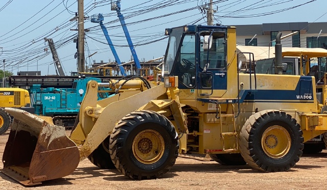 ขายรถตักล้อยาง KOMATSU WA300-1 นำเข้าจากญี่ปุ่น พร้อมใช้ มีVDOการทำงานครับ