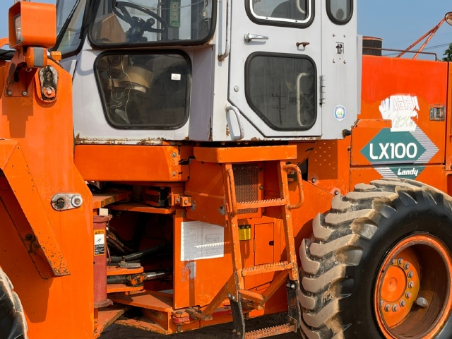 ขายรถตักล้อยาง HITACHI LX100-2C เทียบเท่า WA200-3 นำเข้าจากญี่ปุ่น พร้อมใช้ มีVDOการทำงานครับ