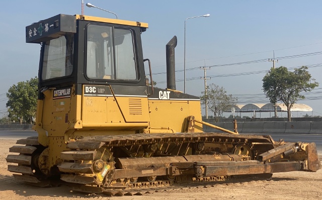 ขายรถดันดิน CAT D3C ปี 2002 นำเข้าจากญี่ปุ่น สภาพพร้อมใช้ มีVDOการทำงานครับ