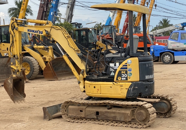 ขายรถขุด KOMATSU PC30MR-2 นำเข้าจากญี่ปุ่น สภาพสวยพร้อมใช้ มีVDOการทำงานครับ ขายรถขุด KOMATSU PC30MR-2 นำเข้าจากญี่ปุ่น สภาพสวยพร้อมใช้ มีVDOการทำงานครับ
